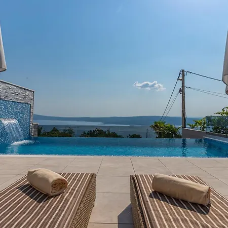 וילה Luxury Lorena With Heated Pool, Jacuzzi,sauna And Seaview קריקווניצה