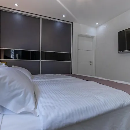 Luxury Lorena With Heated Pool, Jacuzzi,sauna And Seaview וילה קריקווניצה