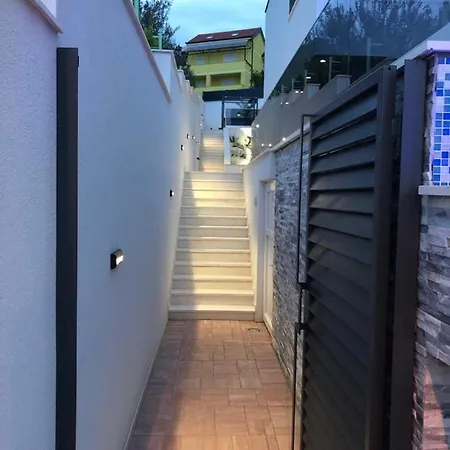 Luxury Lorena With Heated Pool, Jacuzzi,sauna And Seaview קריקווניצה