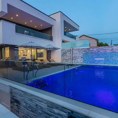 וילה Luxury Lorena With Heated Pool, Jacuzzi,sauna And Seaview