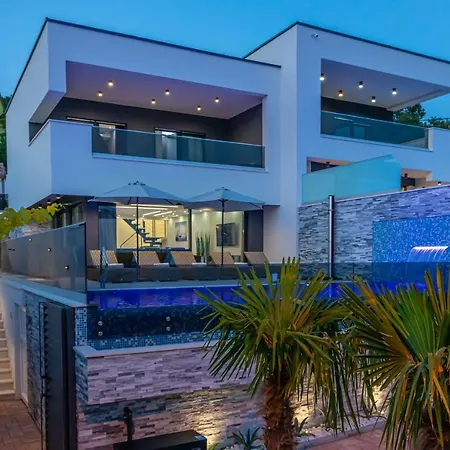 Luxury Lorena With Heated Pool, Jacuzzi,sauna And Seaview
