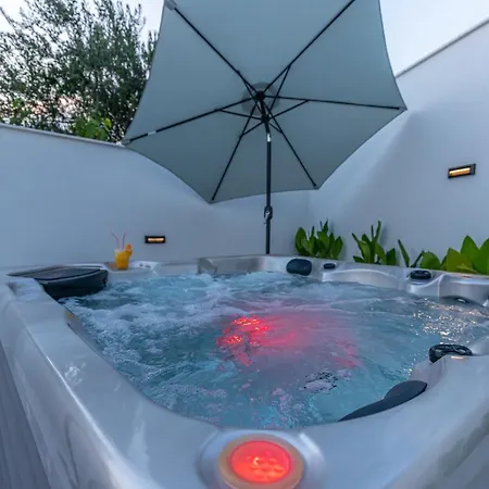 וילה Luxury Lorena With Heated Pool, Jacuzzi,sauna And Seaview