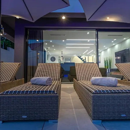 Luxury Lorena With Heated Pool, Jacuzzi,sauna And Seaview קריקווניצה