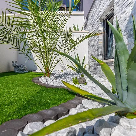 Luxury Lorena With Heated Pool, Jacuzzi,sauna And Seaview קריקווניצה