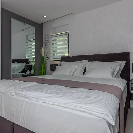 Luxury Lorena With Heated Pool, Jacuzzi,sauna And Seaview קריקווניצה