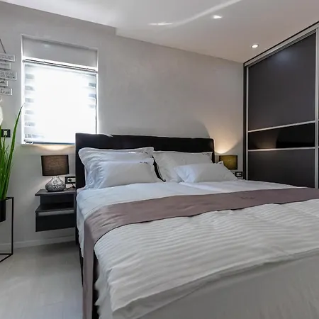 וילה Luxury Lorena With Heated Pool, Jacuzzi,sauna And Seaview קריקווניצה