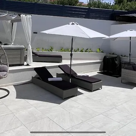 Luxury Lorena With Heated Pool, Jacuzzi,sauna And Seaview קריקווניצה