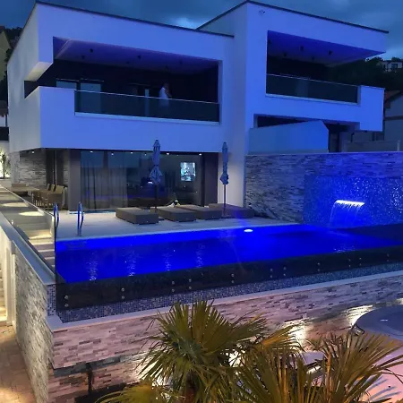 Luxury Lorena With Heated Pool, Jacuzzi,sauna And Seaview