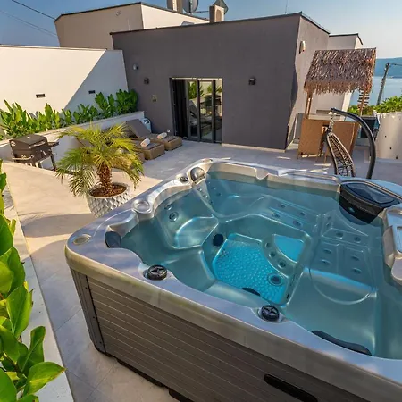 Luxury Lorena With Heated Pool, Jacuzzi,sauna And Seaview