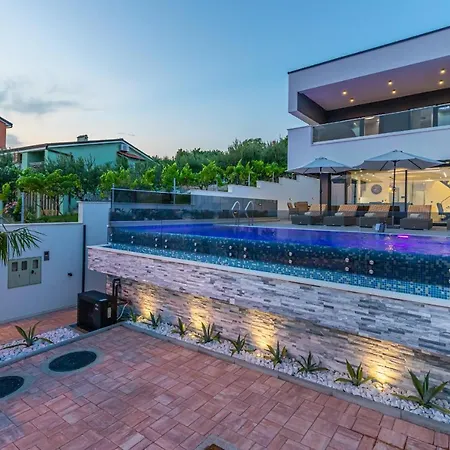 Luxury Lorena With Heated Pool, Jacuzzi,sauna And Seaview Villa *