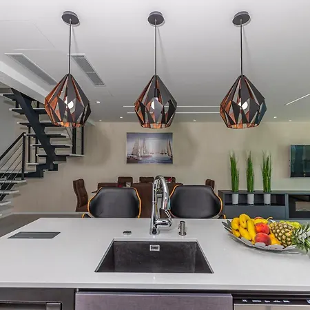 Luxury Lorena With Heated Pool, Jacuzzi,sauna And Seaview *