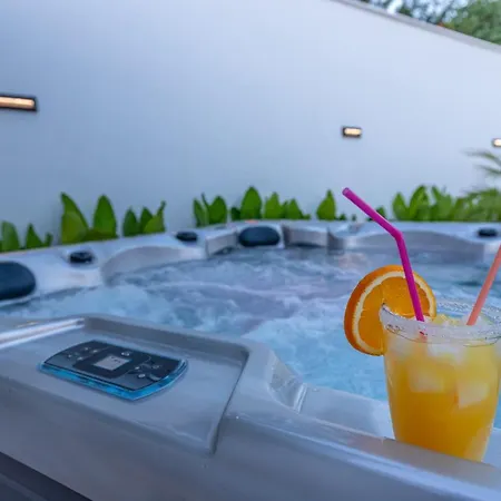 Villa Luxury Lorena With Heated Pool, Jacuzzi,sauna And Seaview *