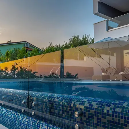 Luxury Lorena With Heated Pool, Jacuzzi,sauna And Seaview *