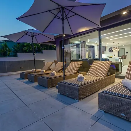 Luxury Lorena With Heated Pool, Jacuzzi,sauna And Seaview *