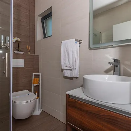 Luxury Lorena With Heated Pool, Jacuzzi,sauna And Seaview Villa *