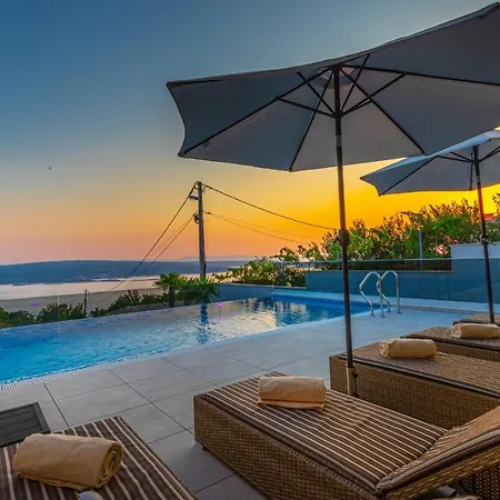 Villa Luxury Lorena With Heated Pool, Jacuzzi,sauna And Seaview *