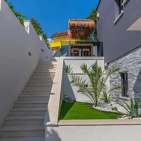 Luxury Lorena With Heated Pool, Jacuzzi,sauna And Seaview Crikvenica