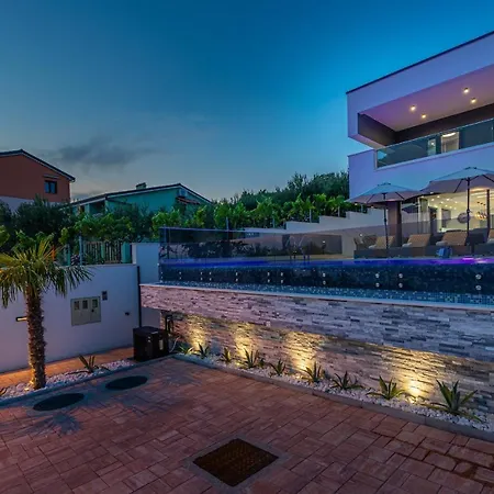 Villa Luxury Lorena With Heated Pool, Jacuzzi,sauna And Seaview *