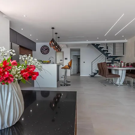 Luxury Lorena With Heated Pool, Jacuzzi,sauna And Seaview *