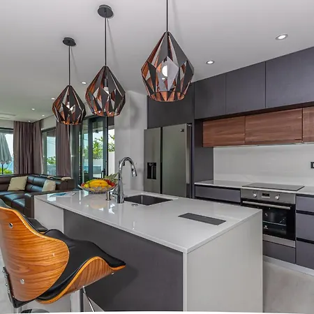 Luxury Lorena With Heated Pool, Jacuzzi,sauna And Seaview *