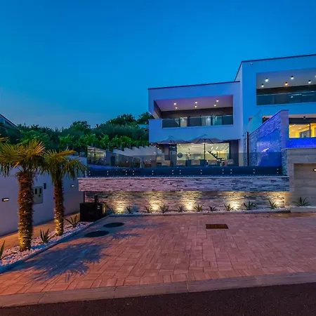 Luxury Lorena With Heated Pool, Jacuzzi,sauna And Seaview *