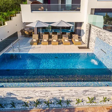 Luxury Lorena With Heated Pool, Jacuzzi,sauna And Seaview