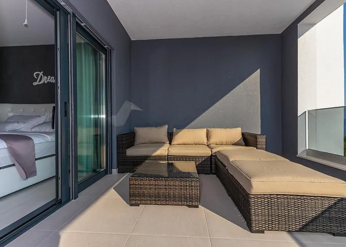 Luxury Lorena With Heated Pool, Jacuzzi,sauna And Seaview ヴィラ ツリクヴェニツァ