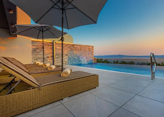 ヴィラ Luxury Lorena With Heated Pool, Jacuzzi,sauna And Seaview ツリクヴェニツァ