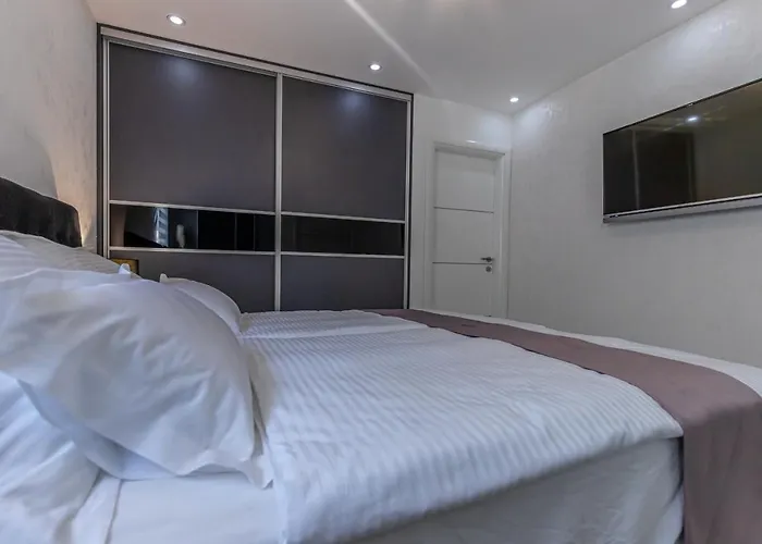 Luxury Lorena With Heated Pool, Jacuzzi,sauna And Seaview ヴィラ ツリクヴェニツァ