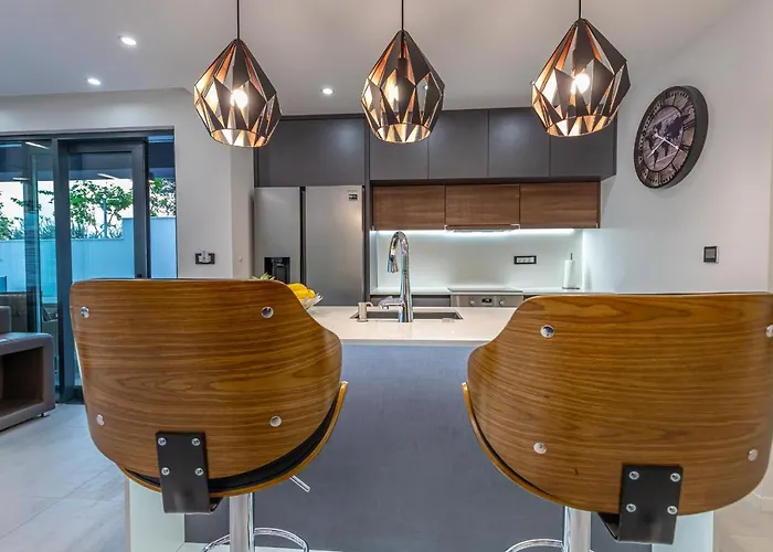 Luxury Lorena With Heated Pool, Jacuzzi,sauna And Seaview *