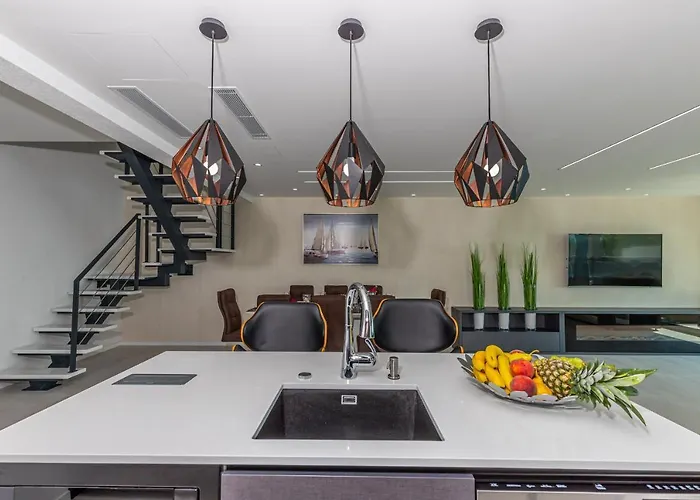 Luxury Lorena With Heated Pool, Jacuzzi,sauna And Seaview *