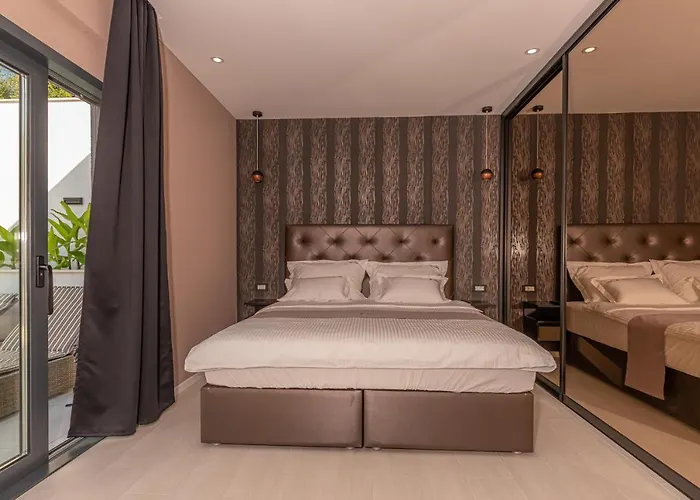 Luxury Lorena With Heated Pool, Jacuzzi,sauna And Seaview ヴィラ ツリクヴェニツァ