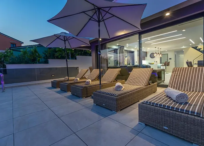 Luxury Lorena With Heated Pool, Jacuzzi,sauna And Seaview *