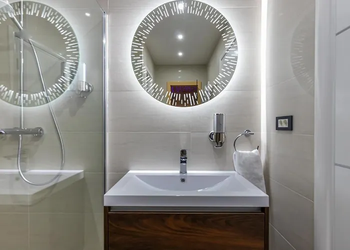 Luxury Lorena With Heated Pool, Jacuzzi,sauna And Seaview *