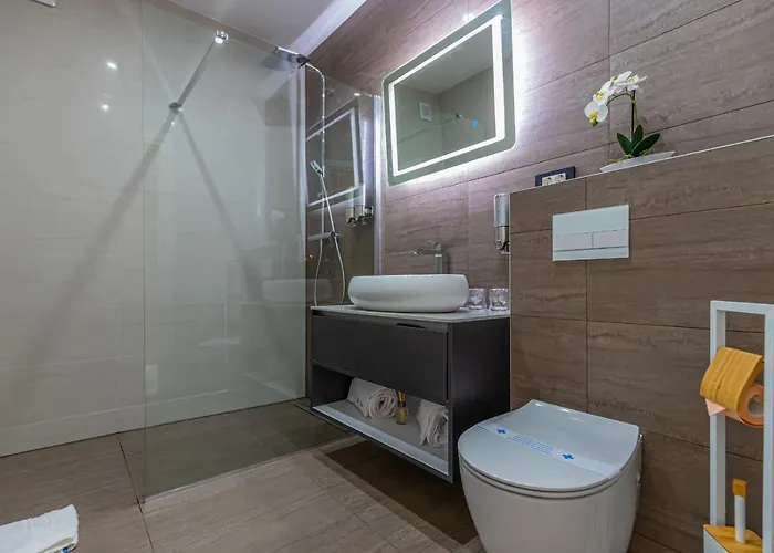 ヴィラ Luxury Lorena With Heated Pool, Jacuzzi,sauna And Seaview