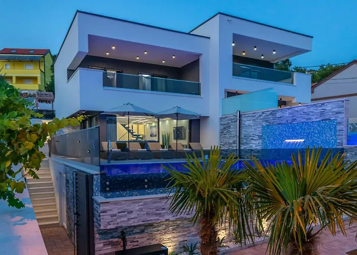 Luxury Lorena With Heated Pool, Jacuzzi,sauna And Seaview