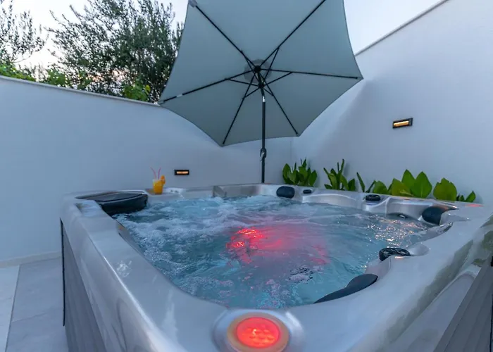 ヴィラ Luxury Lorena With Heated Pool, Jacuzzi,sauna And Seaview