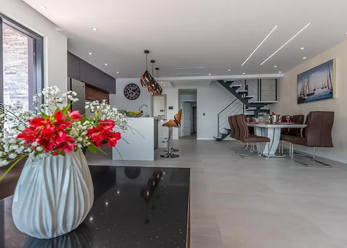 Luxury Lorena With Heated Pool, Jacuzzi,sauna And Seaview *