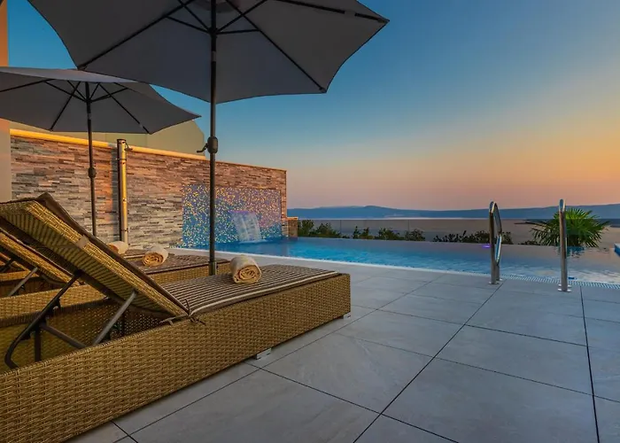 ヴィラ Luxury Lorena With Heated Pool, Jacuzzi,sauna And Seaview ツリクヴェニツァ