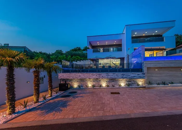 Luxury Lorena With Heated Pool, Jacuzzi,sauna And Seaview *