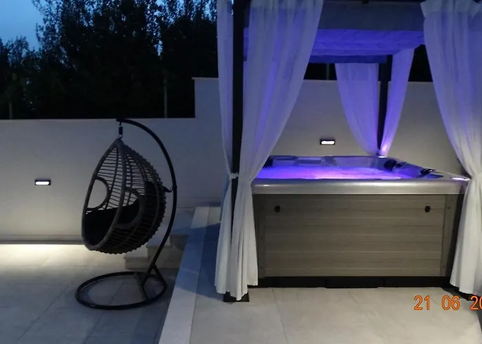 Luxury Lorena With Heated Pool, Jacuzzi,sauna And Seaview ヴィラ ツリクヴェニツァ