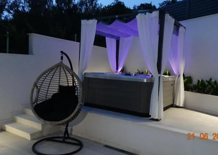 Luxury Lorena With Heated Pool, Jacuzzi,sauna And Seaview ヴィラ ツリクヴェニツァ